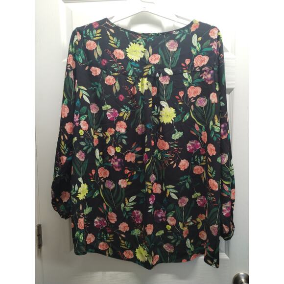Chelsea & Theodore Size XXL Black Pink Floral Layered Hem Lightweight V-Neck Top - Picture 3 of 7
